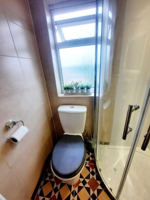 Alross Studio Flat / Private Bathroom London Exterior foto