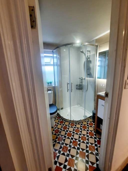 Alross Studio Flat / Private Bathroom London Exterior foto